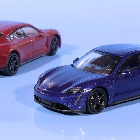 INT.Minichamps 87.Porsche Taycan(1)