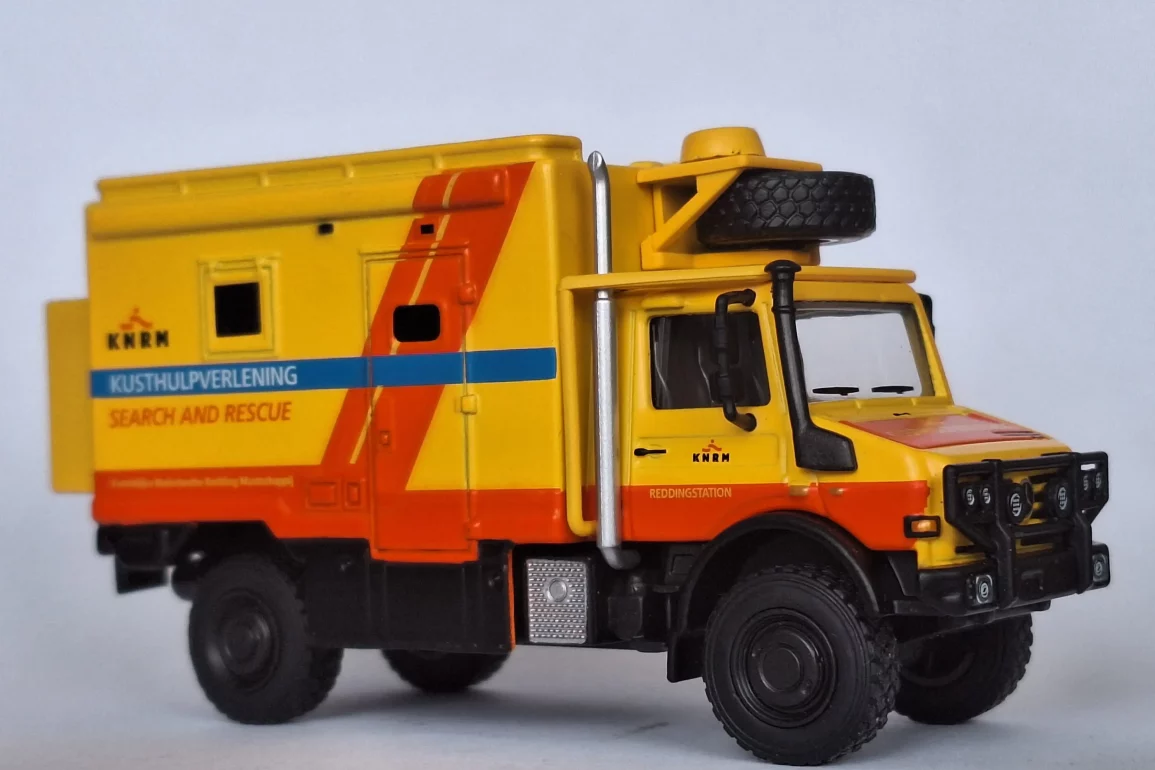 1;64 Xcartoys Unimog U 4000 1