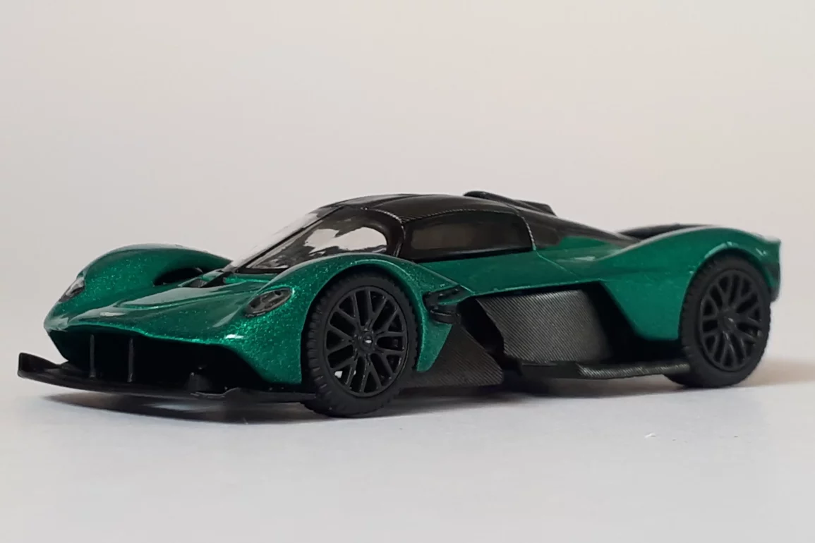 1;64 Mini GT Aston Martin Valkyrie 1