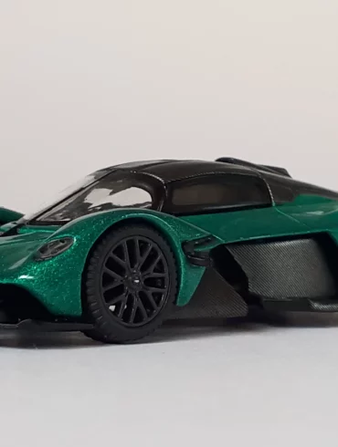 1;64 Mini GT Aston Martin Valkyrie 1