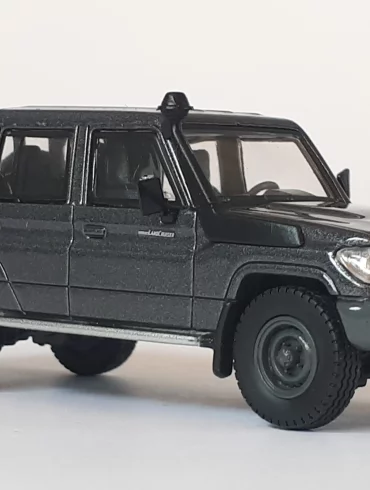 1;64 Para64 Toyota Land Cruiser Pick Up 1