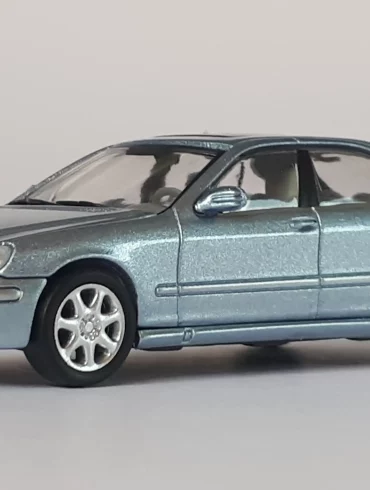 1;64 Tarmac Works Mercedes Benz S Klasse 1