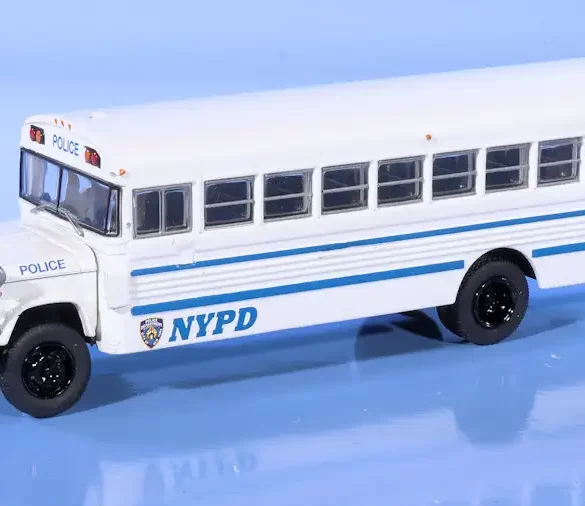 INT.Brekina 87.Dodge S600 NYPD(1)