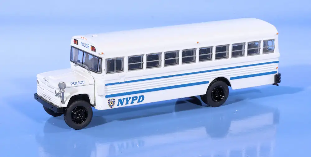 INT.Brekina 87.Dodge S600 NYPD(1)
