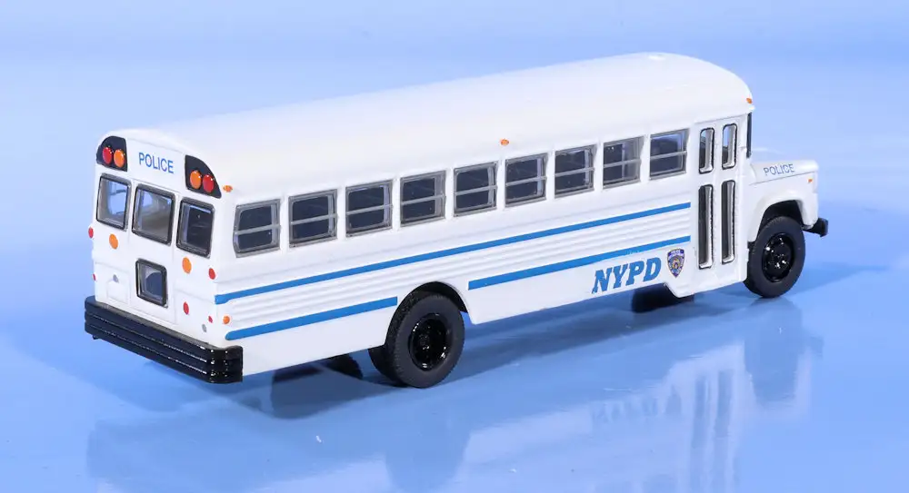INT.Brekina 87.Dodge S600 NYPD(2)