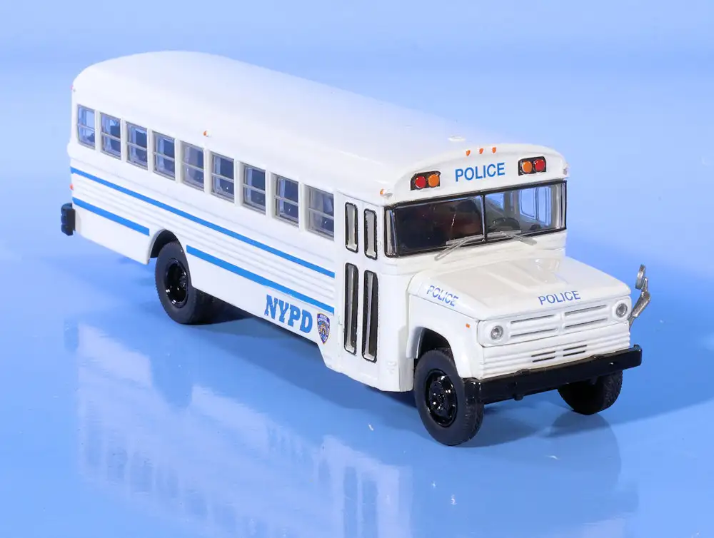 INT.Brekina 87.Dodge S600 NYPD(3)