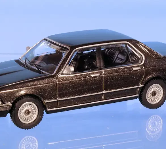 INT.Minichamps 87.BMW 733(E23)(1)