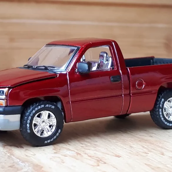 1;64 Auto World Chevrolet Silverado 1