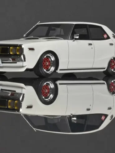 18IgnitionM Nissan skyline GT X 2000 met motor 1972 1