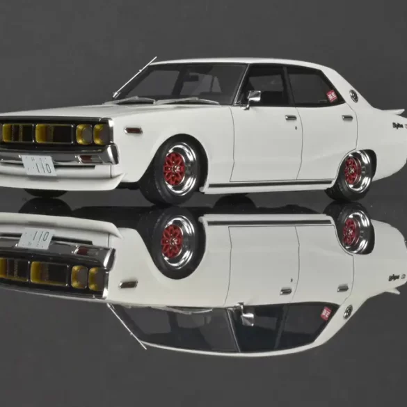 18IgnitionM Nissan skyline GT X 2000 met motor 1972 1