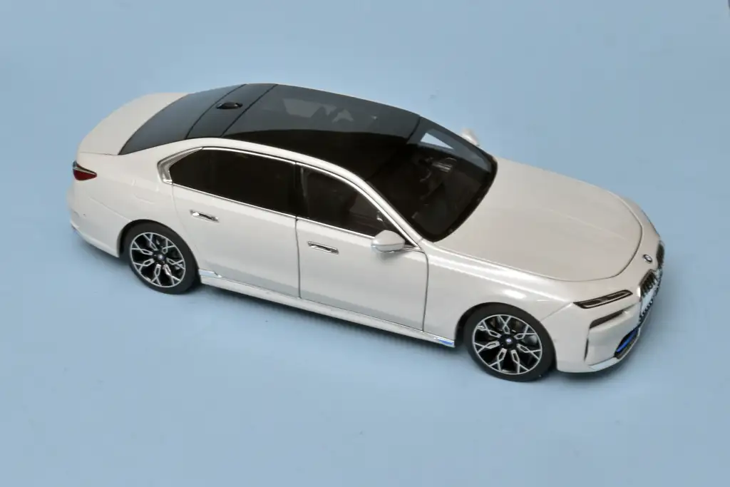 18minic BMW i7 2022 1