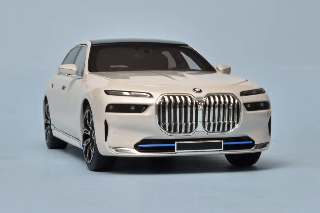 18minic BMW i7 2022 2 18minic BMW i7 2022 2