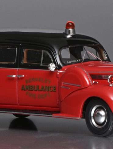 43matrix Packard Henney ambulance 1940 01