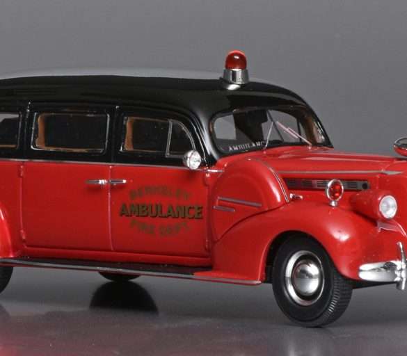 43matrix Packard Henney ambulance 1940 01