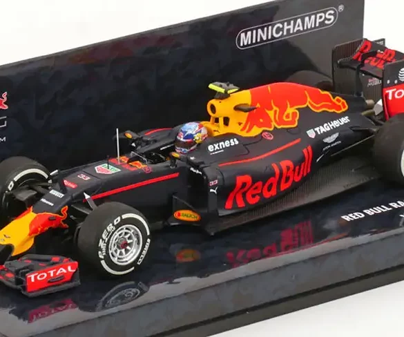 43minic Red Bull RB12 Max eerste winst 2016 1