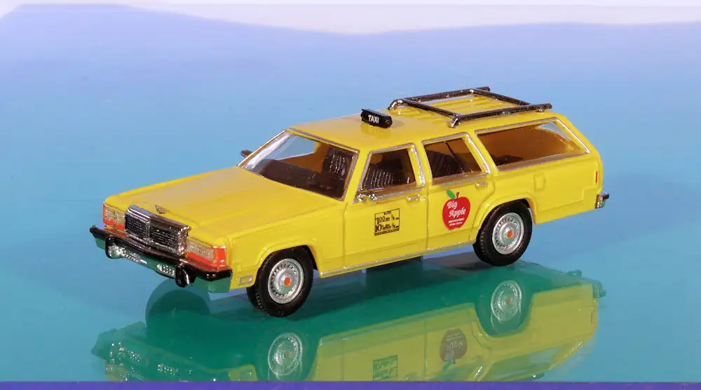 INT.Brekina 87.Ford LTD Big Apple Taxi(1)