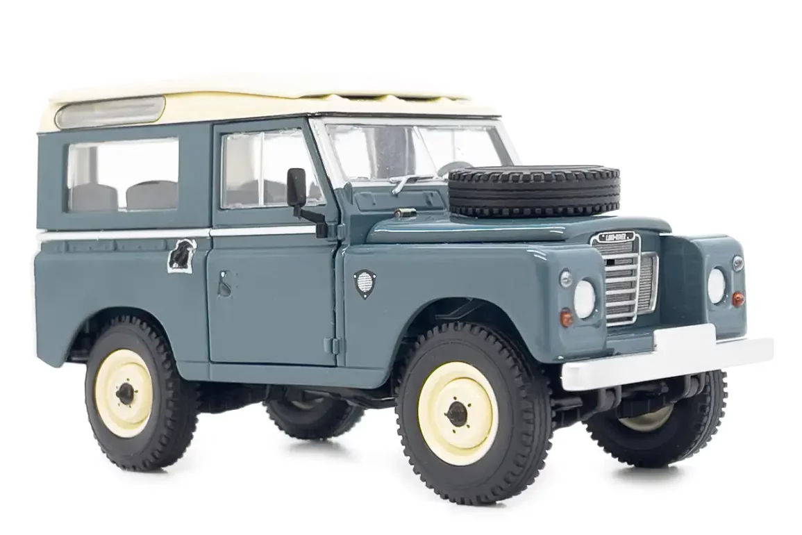 02 32MarGeM LandRover