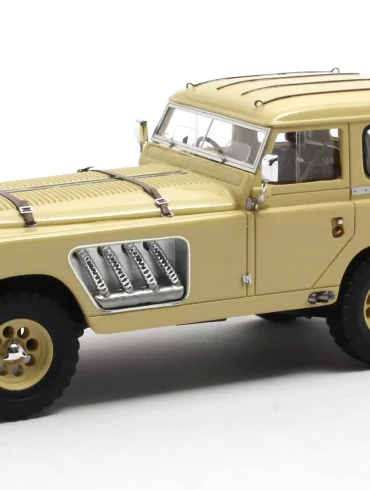 1;43 Matrix Land Rover 109 Long Nose