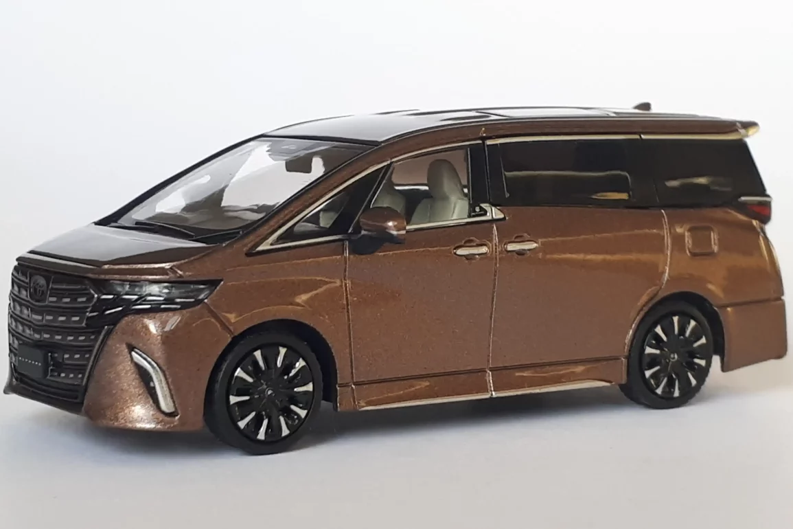 1;64 Hobby Japan Toyota Alphard Executive Lounge 1