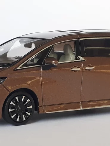 1;64 Hobby Japan Toyota Alphard Executive Lounge 1