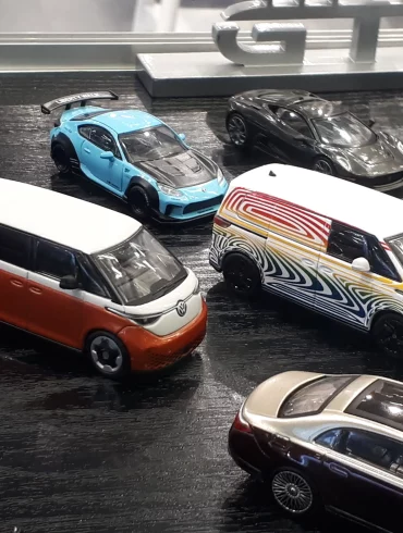 1;64 Mini GT Volkswagen ID.Buzz 1