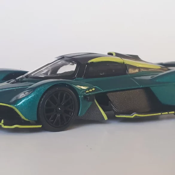 1;64 Pop Race Aston Martin Valkyrie 1