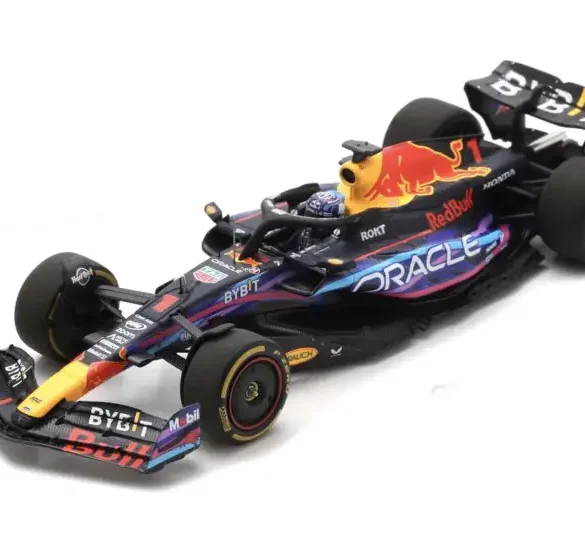18Bburago Red Bull RB19 2023 Verstappen Miami