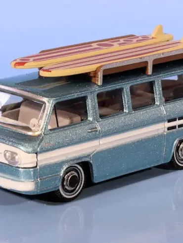 INT.Oxford Diecast 87.Chevy Corvair Greenbrier Passenger Wagon (1961)(1)