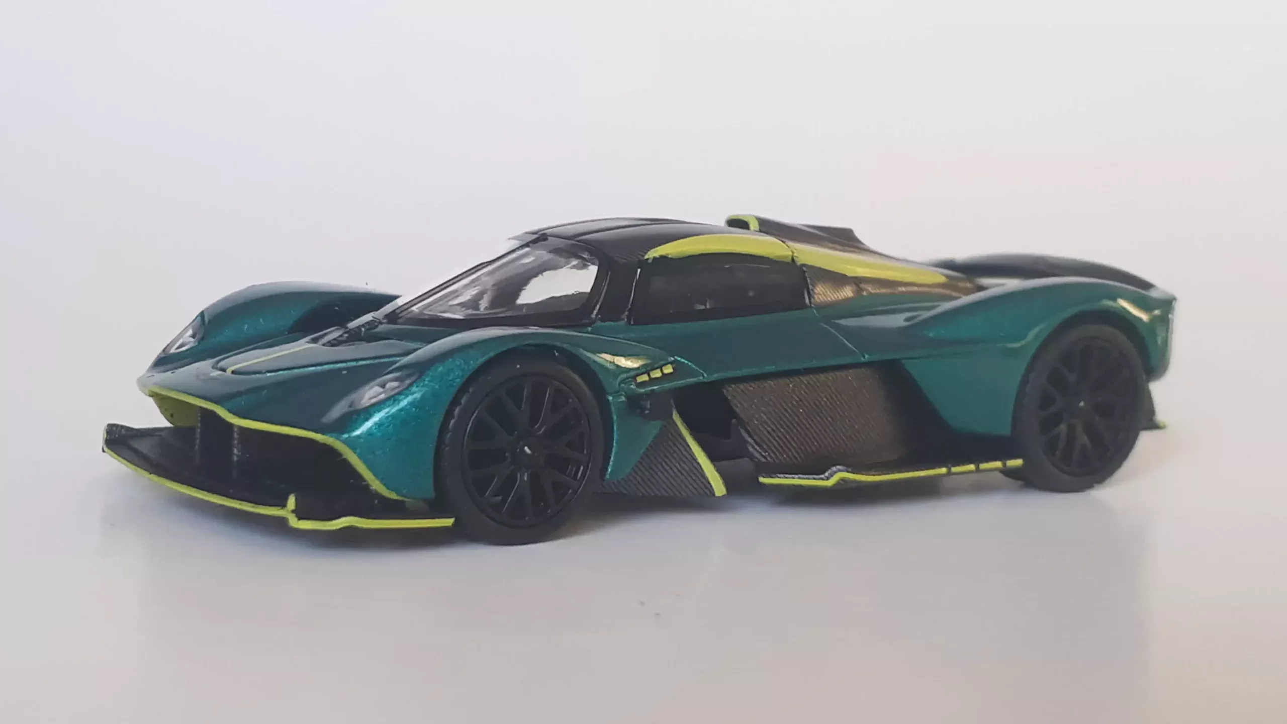 1;64 Pop Race Aston Martin Valkyrie 1