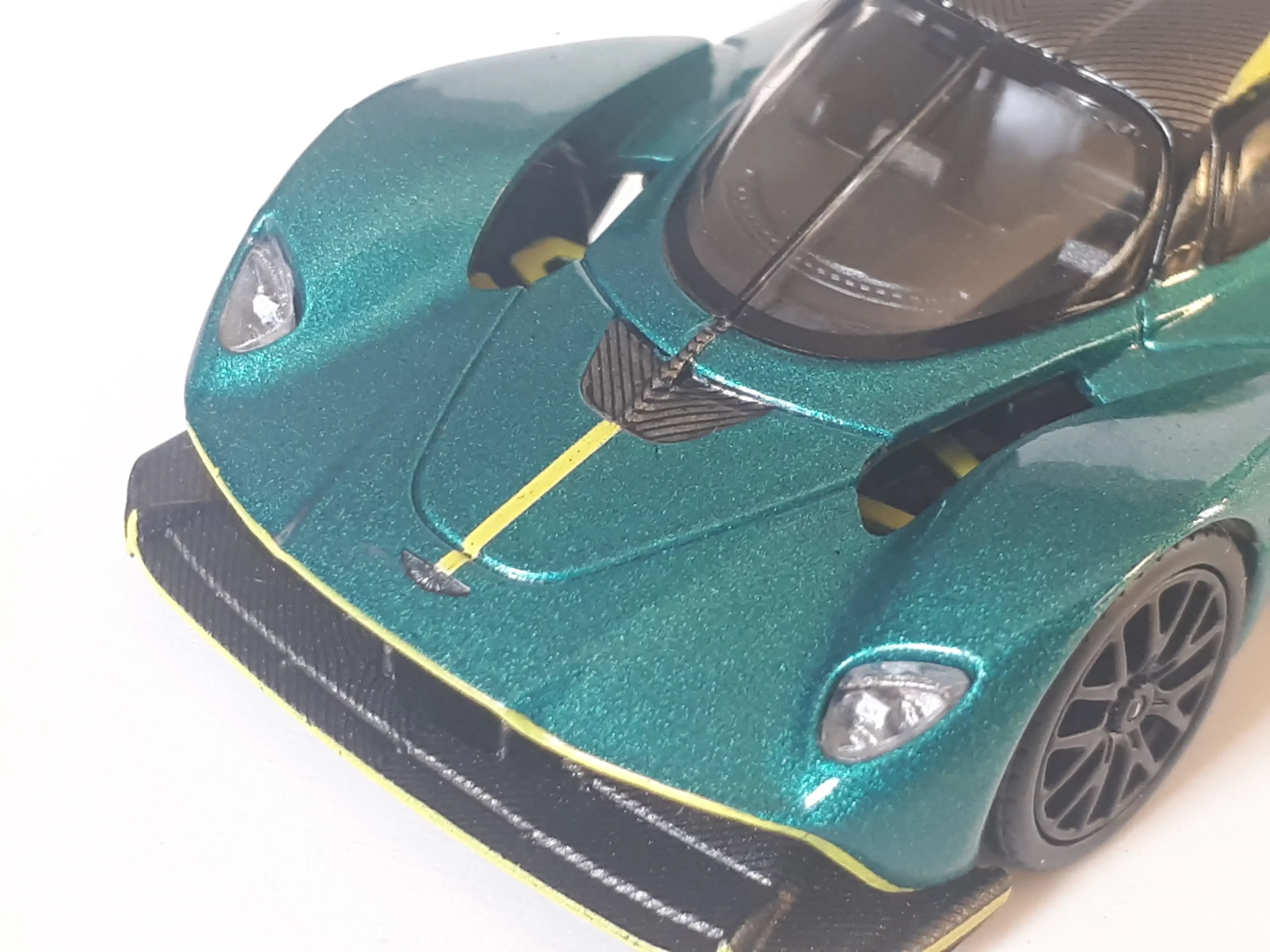 1;64 Pop Race Aston Martin Valkyrie 3