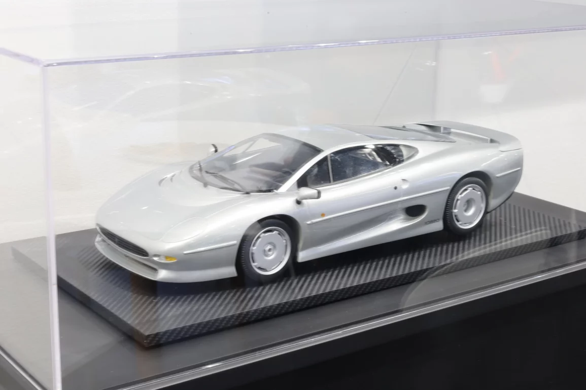 118 HC Models Jaguar XJ220