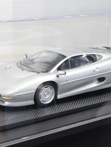 118 HC Models Jaguar XJ220