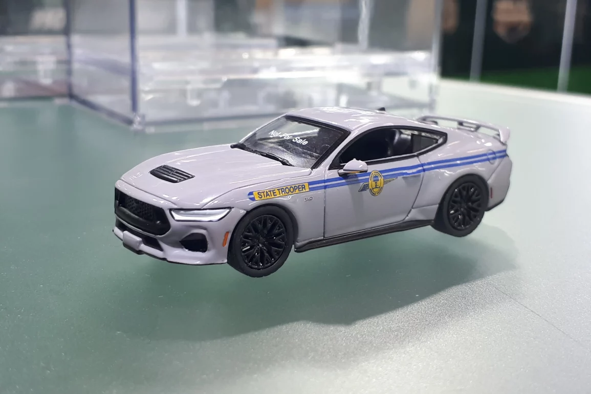 1;64 Greenlight Ford Mustang 1