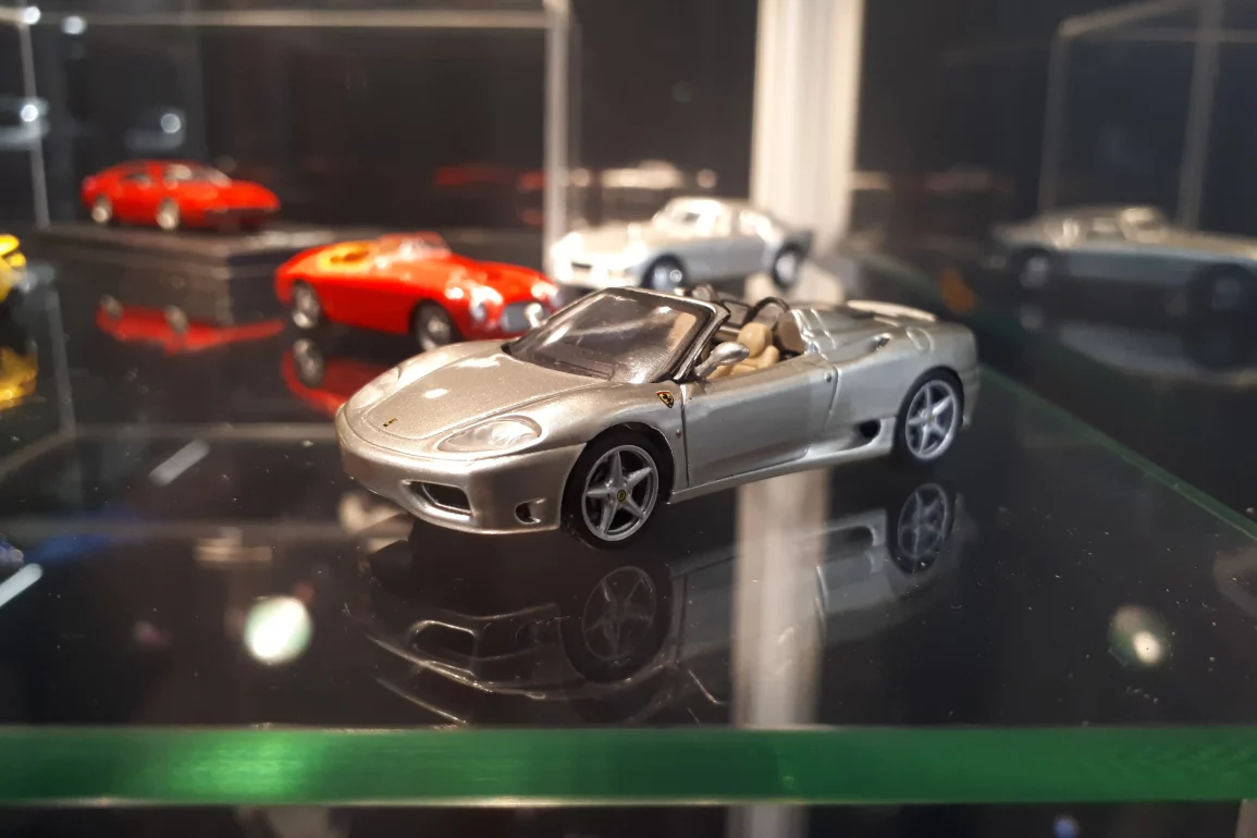 1;64 Ixo Centauria Ferrari 1