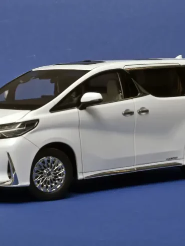 18Kyosho Lexus LM300h 2023 1