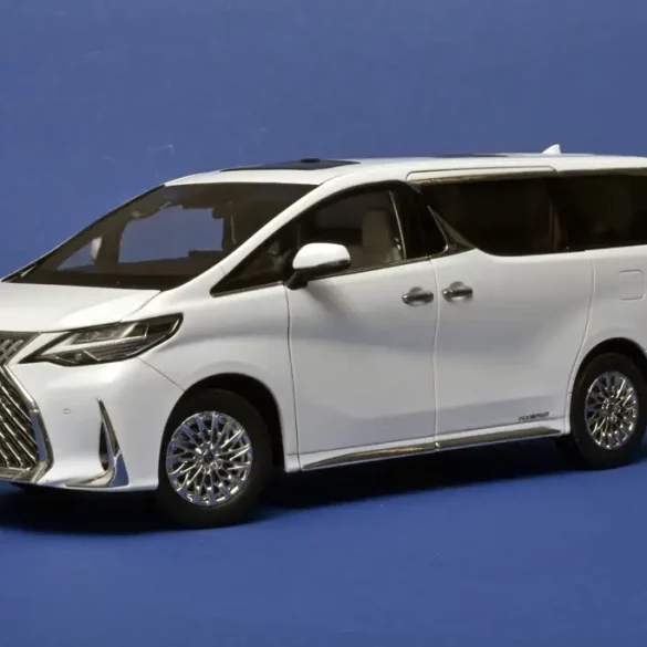 18Kyosho Lexus LM300h 2023 1