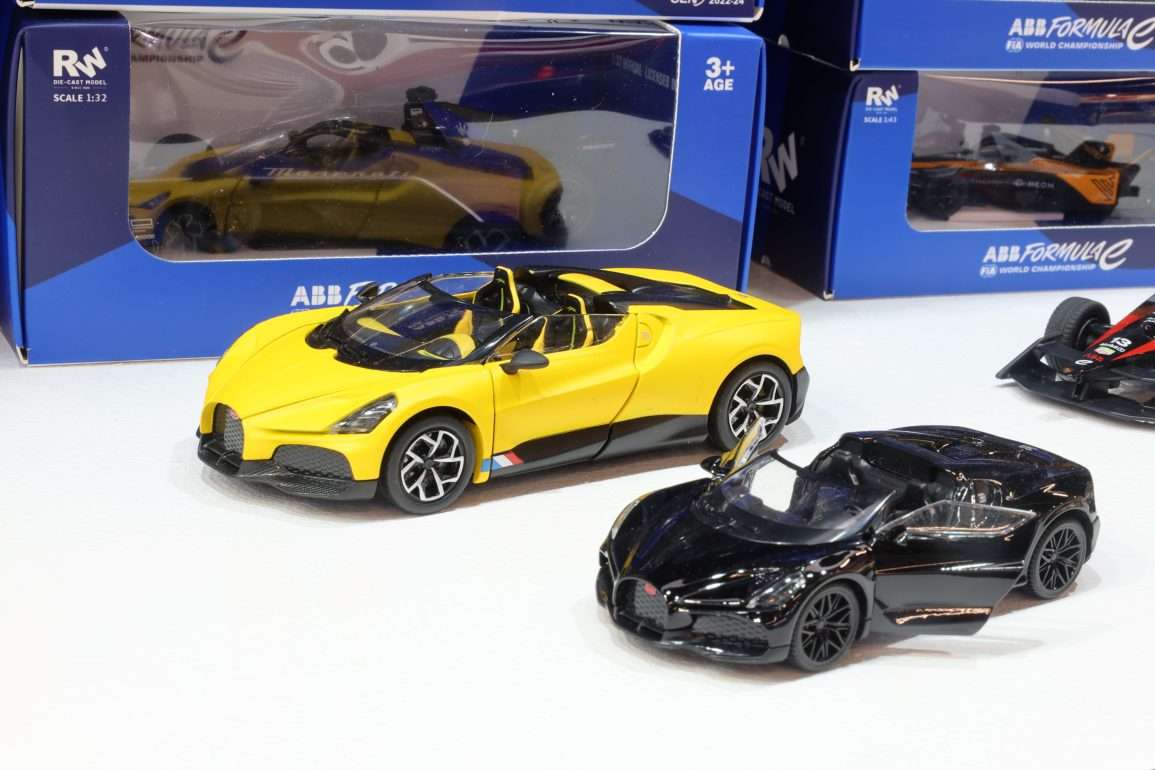 43+32RWToys Bugatti Divo