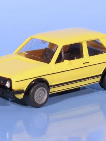 INT.Wiking 87.VW Golf 1 GTI geel(1)