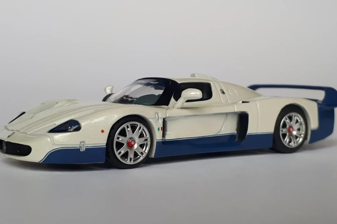 1;64 BBR Maserati MC12 1