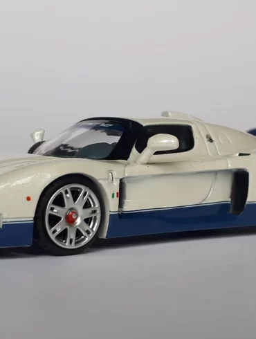 1;64 BBR Maserati MC12 1