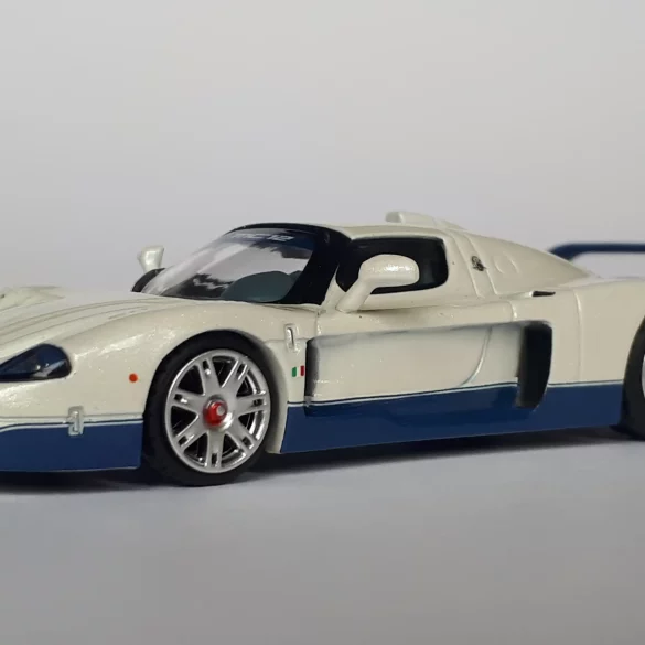 1;64 BBR Maserati MC12 1