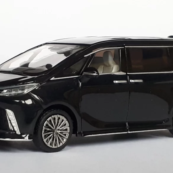 1;64 Hobby Japan Lexus LM500h 1