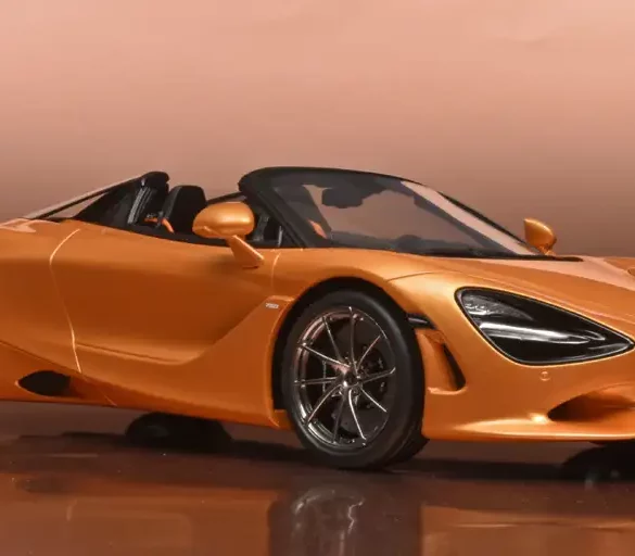 18GTspirit McLaren 750S Spider 1