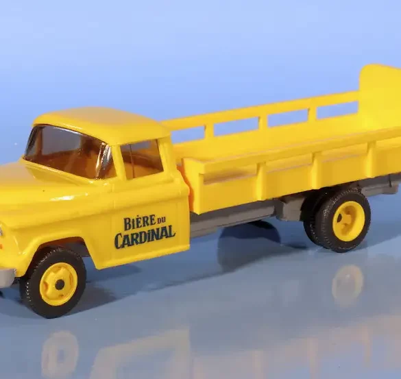 INT.Wiking 87.Chevy conventional truck Cardinal