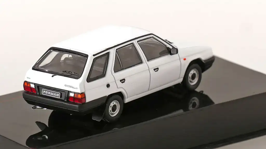 43ixo Skoda Forman 1990 2