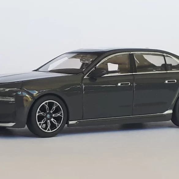 1;64 Mini GT BMW i7 xDrive60 1