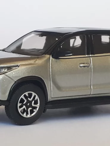 1;64 Para64 Toyota Fortuner 1