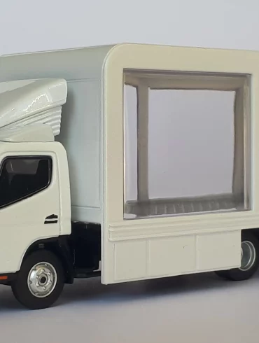 1;64 Tarmac Works Mitsubishi Fuso Canter 1