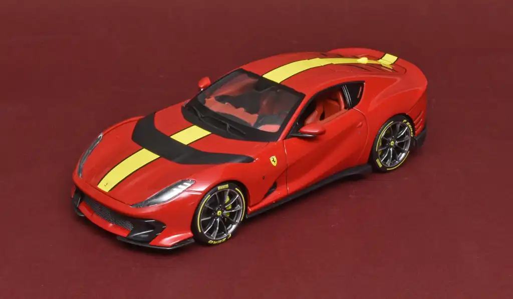 18Bburago Ferrari 812 Competizione 2021 2