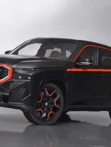 18minic BMW XM 2023 1